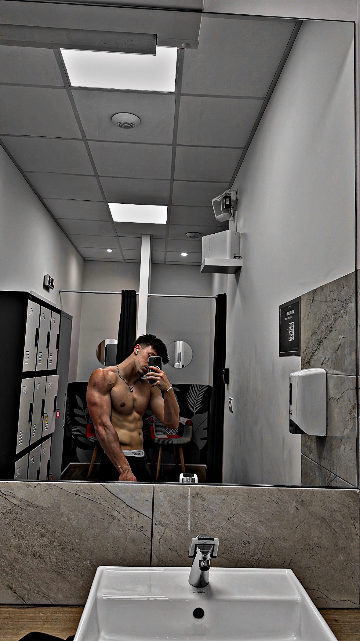 Profil de Gilbert, 19 ans, Gay Monaco à Bernis