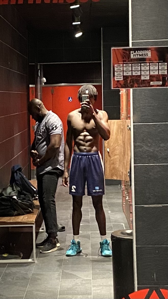 Profil de Idir, 24 ans, Gay Monaco à Lindre-Basse