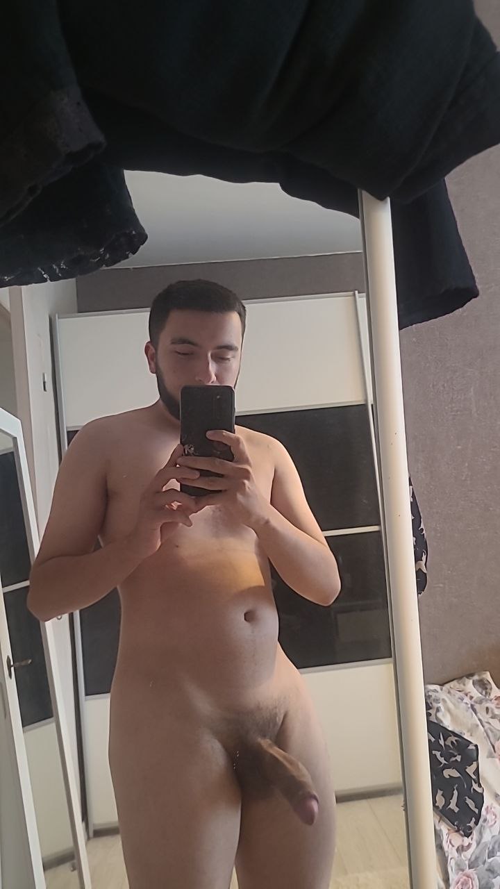 Profil de Athmane, 22 ans, Gay Monaco à Avoine