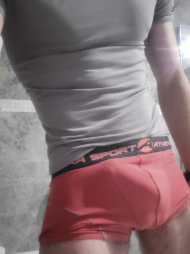 Profil de Tomas, 39 ans, Gay Monaco à Vézaponin