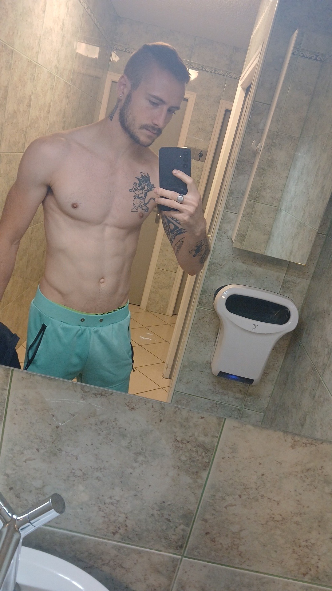 Profil de Olann, 26 ans, Gay Monaco à Billiat